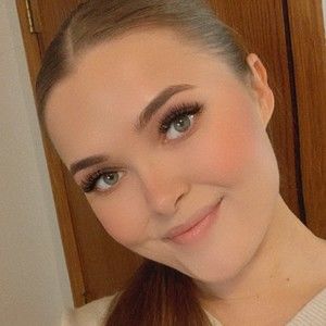 Meet your Posher, Yana